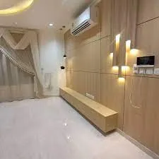 جدار شيبورد مع إضاءة ليد بالرياض